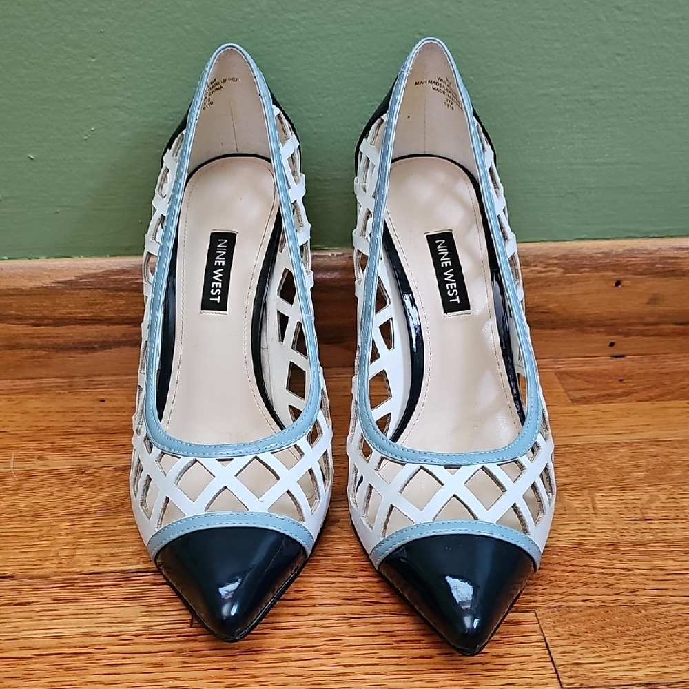 Nine West Size 9 Blue and White Cutout Heels